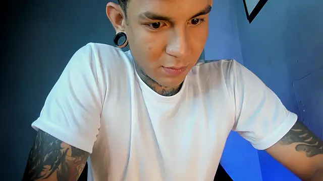 Travisttanner28 webcam show