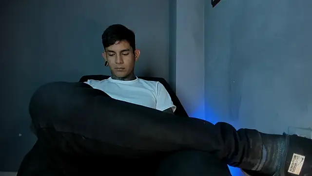 Travisttanner28 Pertunjukan Webcam