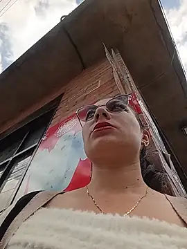 Mia_Love-3n Webbikameraesitys
