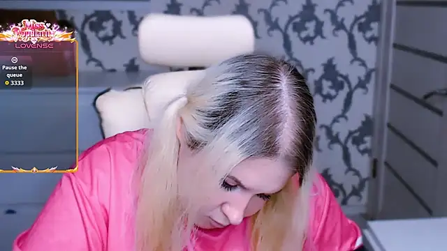 הופעת וובקאם של yourkarma_2_0