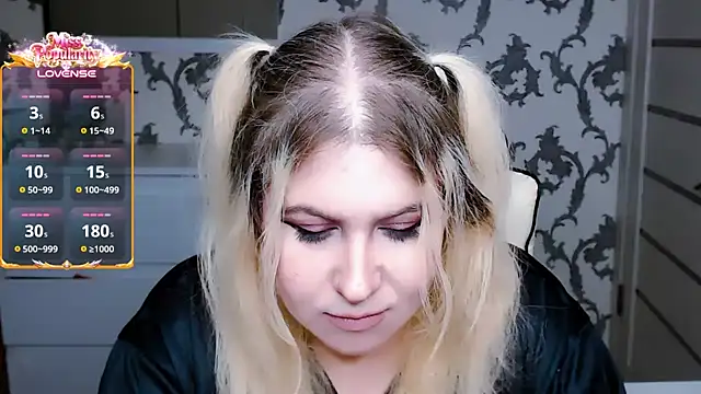 Show modela yourkarma_2_0 na web-kameri