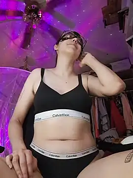 PearMaki's Live XXX Chat