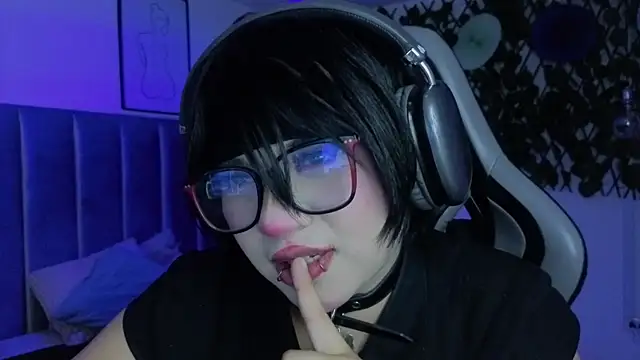 Kitty_Gang Adlı Modelin Web Kamerası Şovu