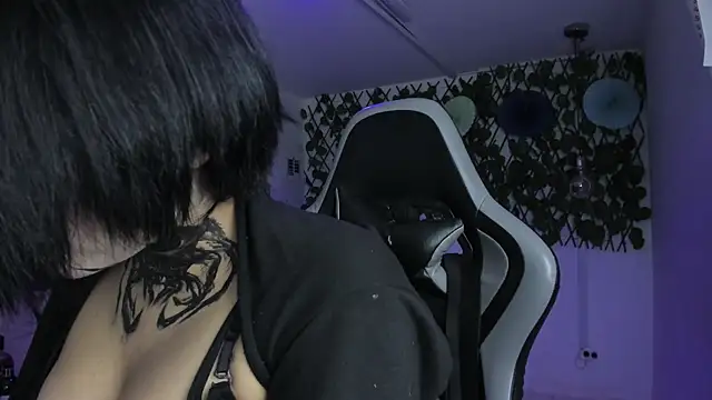 Kitty_Gang Adlı Modelin Canlı Sohbet Odası