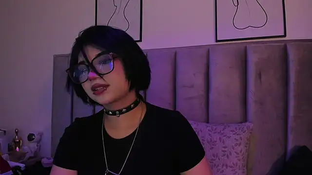 Kitty_Gang Adlı Modelin Canlı XXX Sohbeti