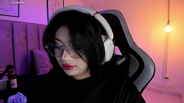 Kitty_Gang Show in webcam