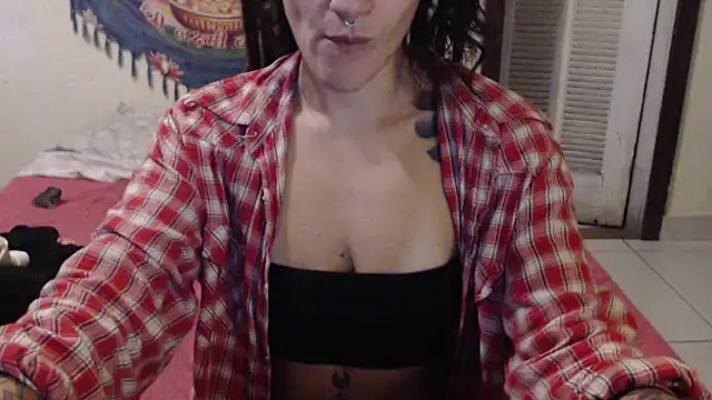 MissRebeka Show in webcam