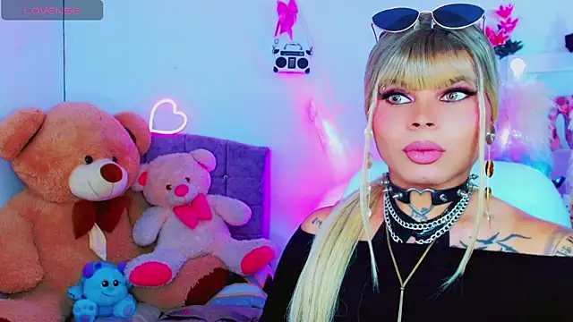 הופעת וובקאם של AdanKinng