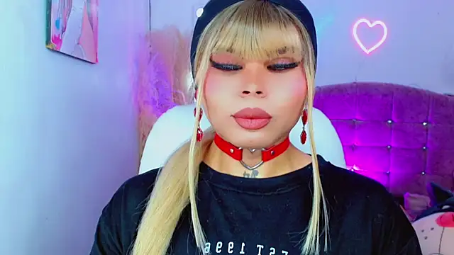 הופעת וובקאם של AdanKinng