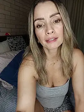 Loly_Horny 웹캠 쇼