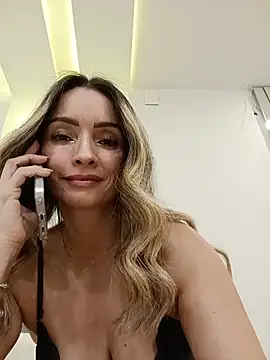 Loly_Horny's Webcam Show