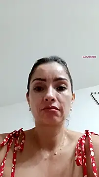 הופעת וובקאם של Loly_Horny
