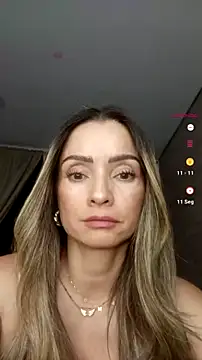 Loly_Horny Adlı Modelin Canlı Sohbet Odası