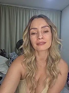 Loly_Horny Show in webcam