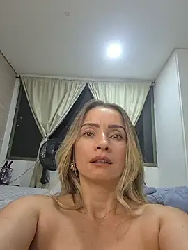 Loly_Horny's Live XXX Chat