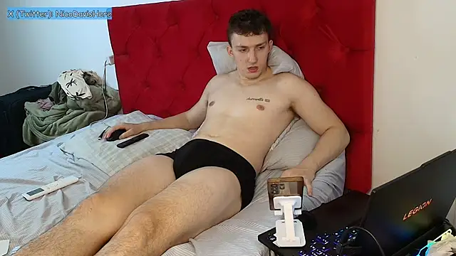 NicoDavisOfficial webkamerás műsora