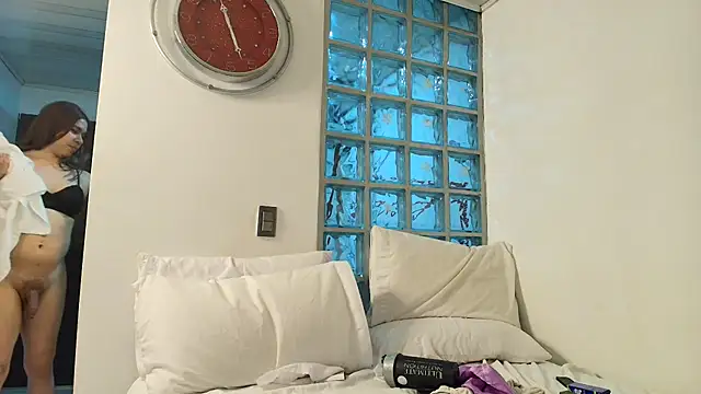 NicoDavisOfficial Show in webcam