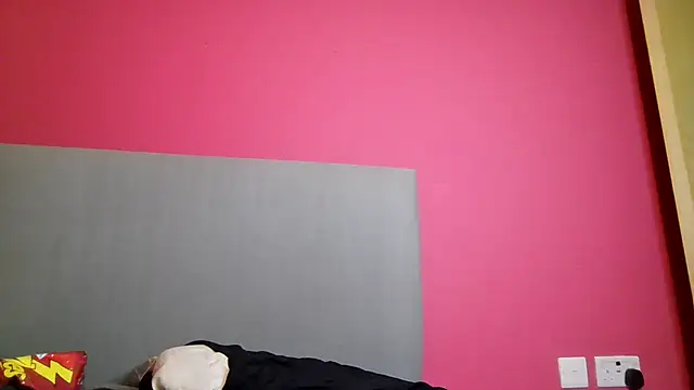 Slutty_Kiki_Bella's Live Chat Room