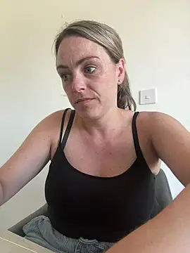 Show de LouiseLovesFun na webcam