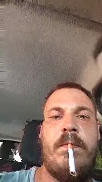 הופעת וובקאם של WadedGuzzling