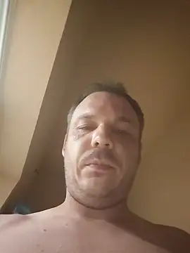Show modela WadedGuzzling na web-kameri
