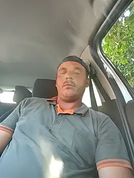 Pokazy przed kamerką – WadedGuzzling