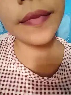 Anki-doll Adlı Modelin Canlı XXX Sohbeti