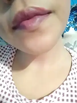 Anki-doll Adlı Modelin Canlı XXX Sohbeti