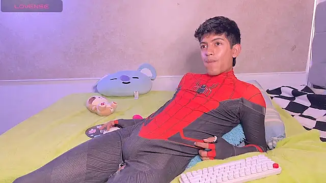 teobrowny: διαδικτυακό σόου στην κάμερα