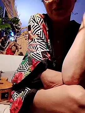 Lyvera Webcam show