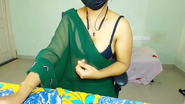 Pokazy przed kamerką – Pallavi_Krishna