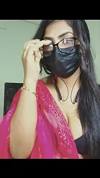 Pokazy przed kamerką – Pallavi_Krishna