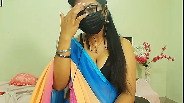 Pokazy przed kamerką – Pallavi_Krishna_Tamil