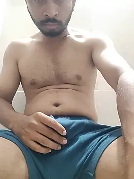 Punekarmanoj97: διαδικτυακό σόου στην κάμερα