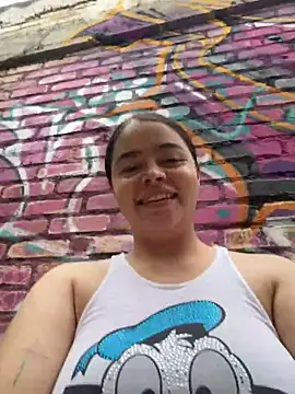 Srta_ahome69's Webcam Show