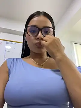 Lola_sweeet18's Live XXX Chat