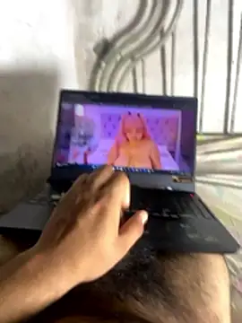 Show modela JeyErre0 na web-kameri