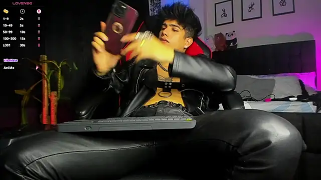 LyleBennett_ Webcam show