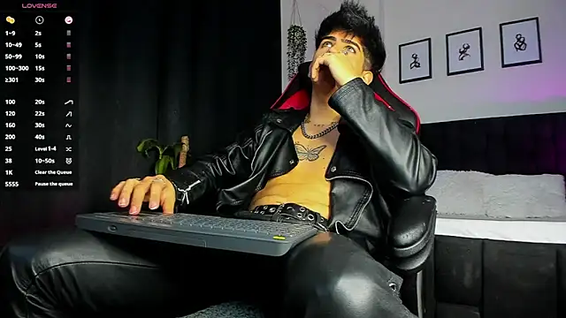LyleBennett_ Webcam-Show