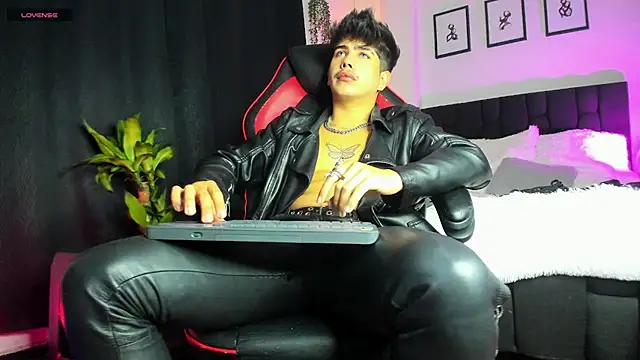 LyleBennett_: вебкам-шоу