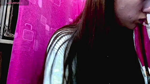 holy_juli's Webcam Show