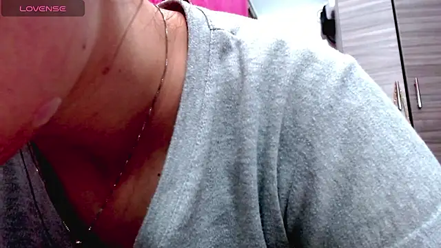 holy_juli – webcam-show