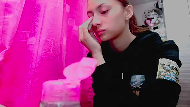 holy_juli Show in webcam