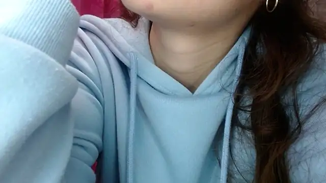 holy_juli Chat Room in diretta