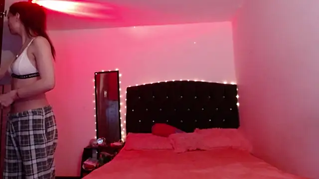 XXX chat uživo modela holy_juli
