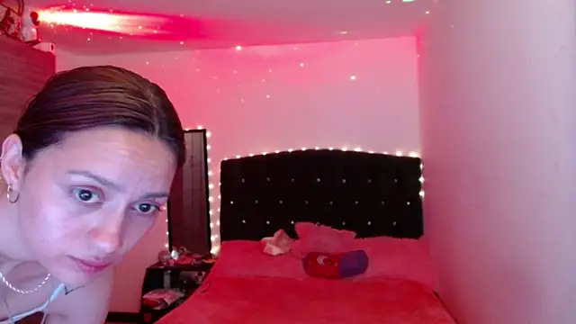 holy_juli Adlı Modelin Canlı XXX Sohbeti