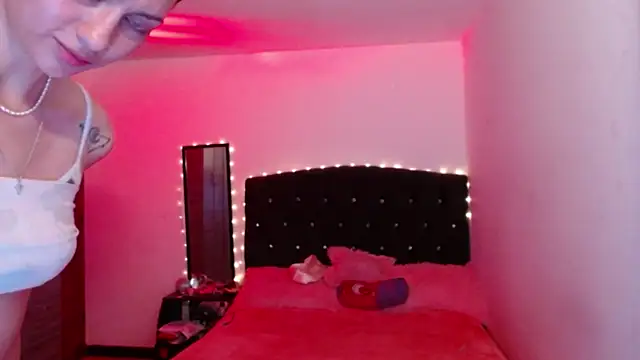 holy_juli's Live XXX Chat
