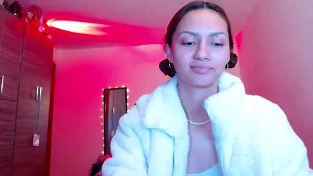 Chat +18 de holy_juli ao vivo