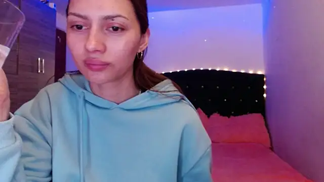 holy_juli Live XXX-chat