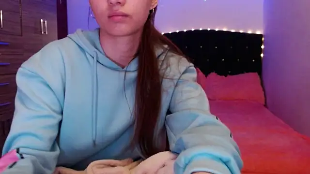 holy_juli's Live XXX Chat